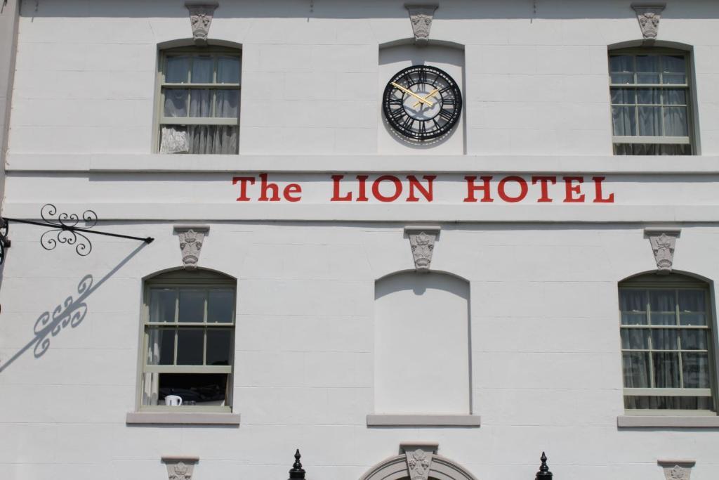 The Lion Hotel Brewood Exterior photo